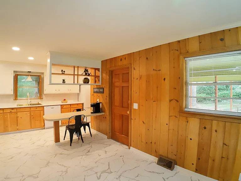 110 Willow Dr — Photo 6