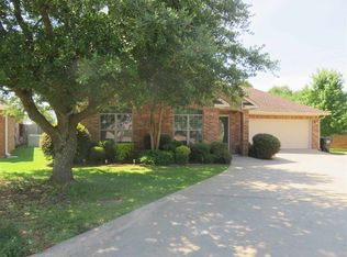 1604 Valley Brook Ln, Longview, TX 75605