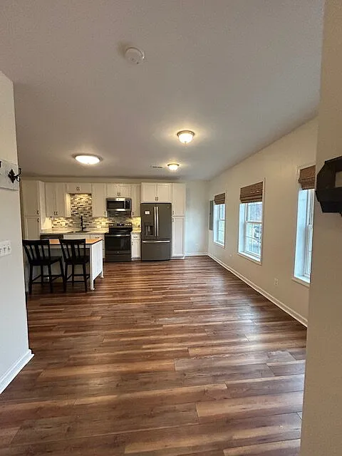 3 bed, 2.5 bath, 1616 sqft, $2,100 — Photo 4