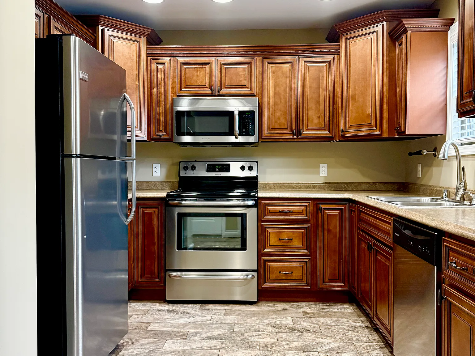 2 bed, 1.5 bath, 1440 sqft, $1,300 — Photo 4