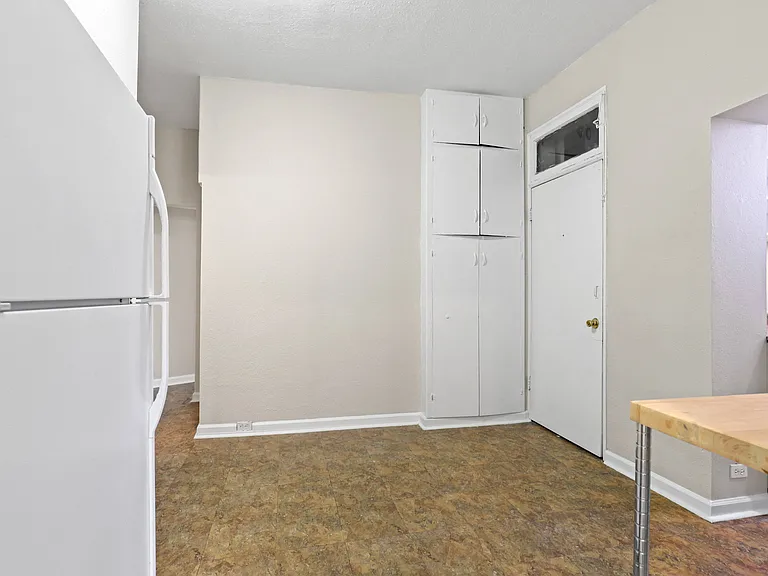 Race Street Apartments — Photo 34