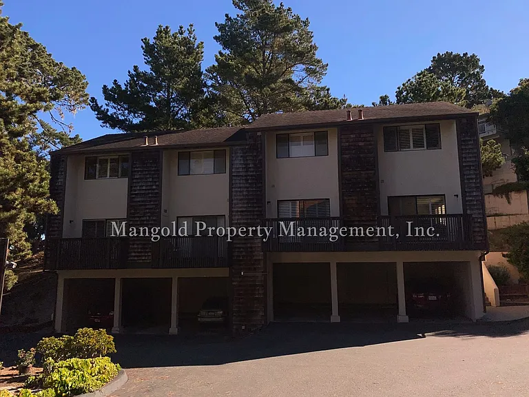 Huckleberry Hill Apartments — Photo 8