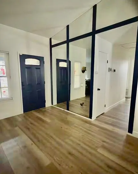 2509 E Canterbury Trl — Photo 2