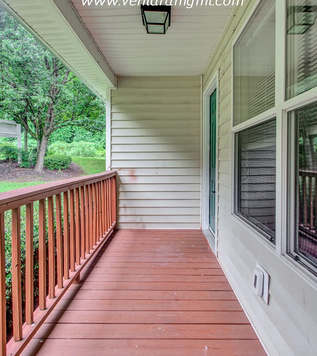 2 bed, 1050 sqft, $1,290 — Photo 3