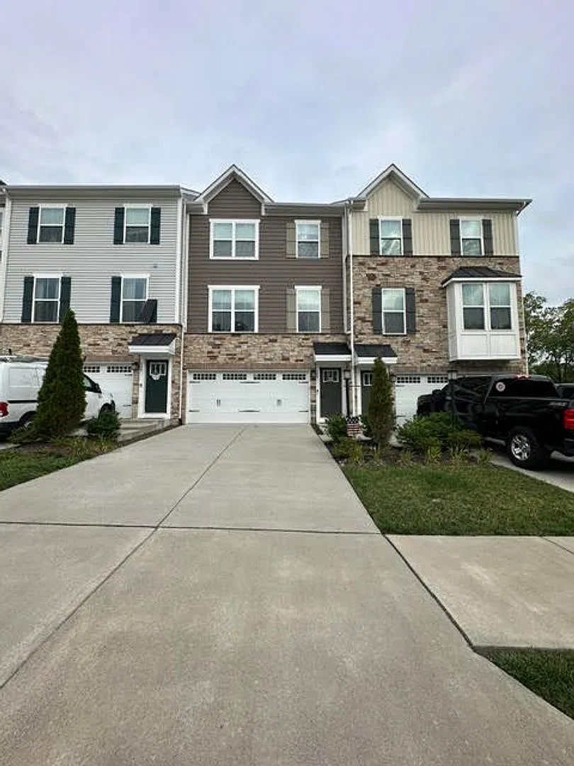 Community Living in Lake Frederick — Photo 1