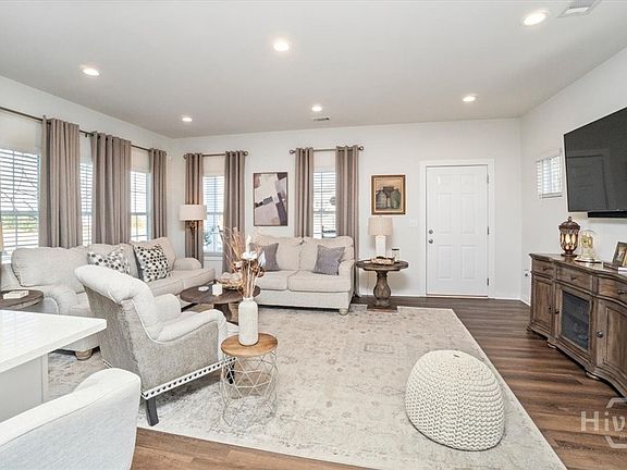 4th image of 353 Samuel Clemens Way