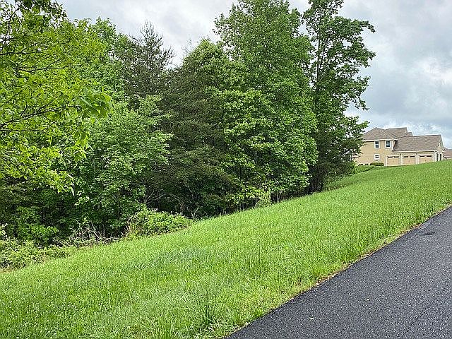 2nd image of Hallmark Pl #73-020