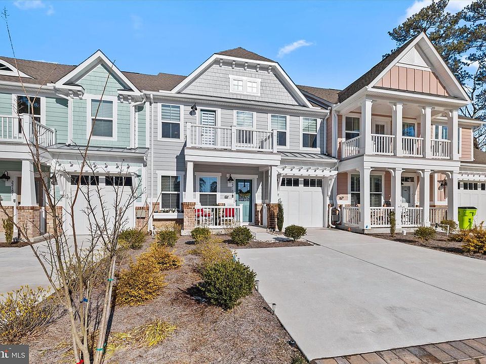 1st image of 22189 Dune Cir