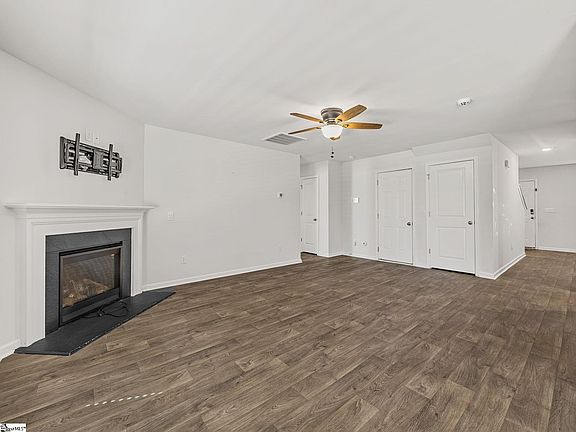 3rd image of 113 Foxcroft Ct