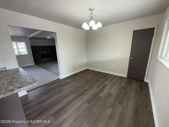 3806 Sierra Vista Dr, Farmington, NM 87402