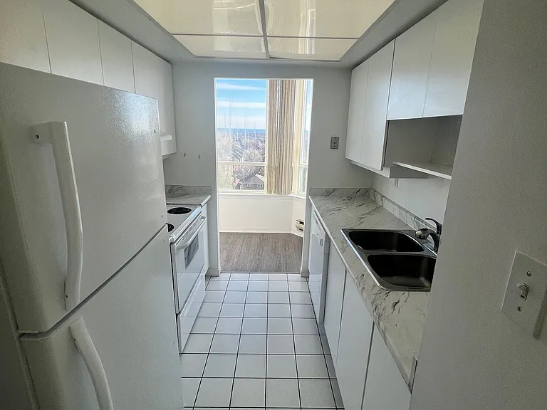 550 Webb Dr #905 — Photo 3