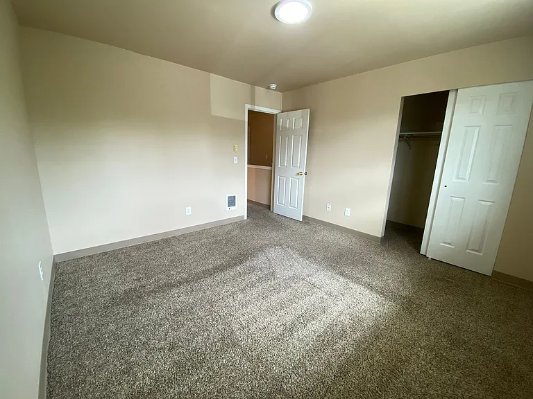 Hummingbird Court — Photo 31