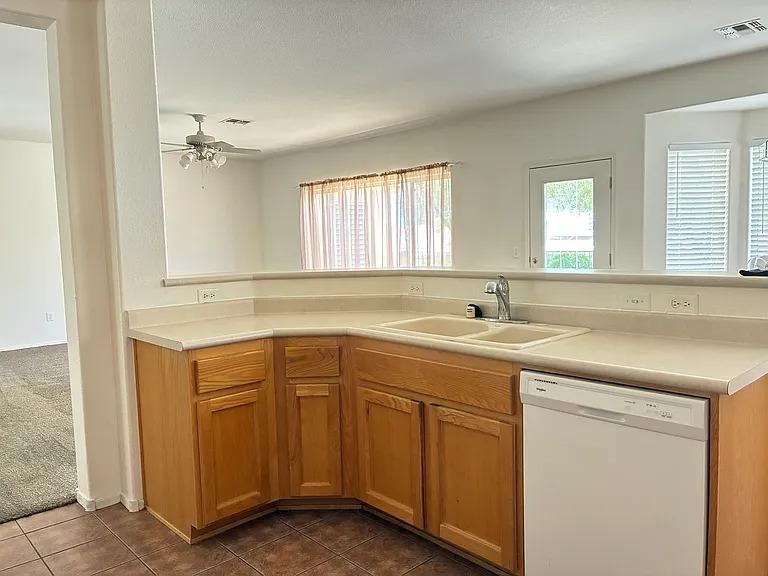 2578 Woodson Ave — Photo 20