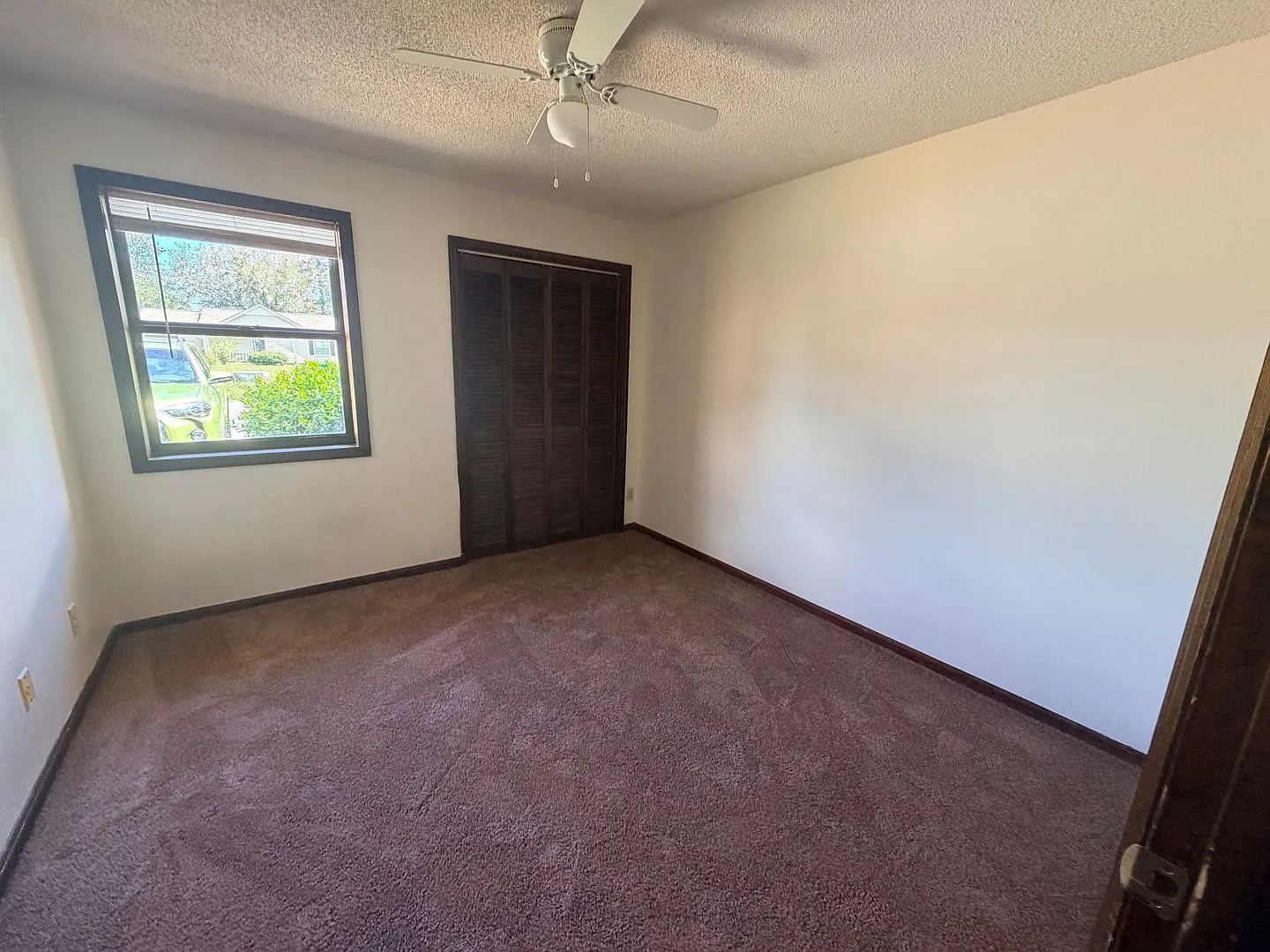 2BD/2B Towhouse — Photo 2