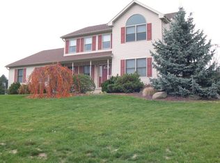 2614 Parkside Dr, Bath, PA 18014