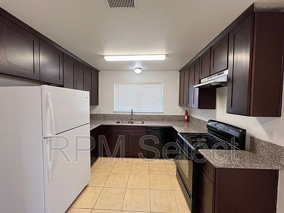3rd image of 7023 Woodbine Ave