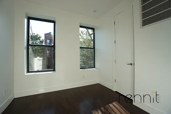 Rented by Rennit Inc. | media 21