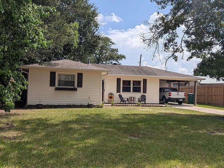 1235 Palm Dr — Photo 1