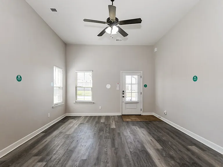 1405 Switzer Cv — Photo 3