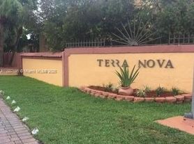 10843 NW 7th St, Miami, FL