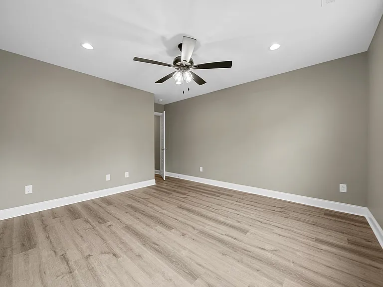 115 Holley St #B — Photo 16