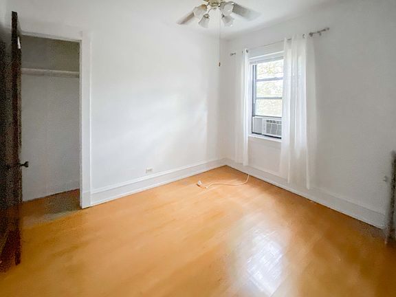 5th image of 1456 W Cornelia Ave APT 2