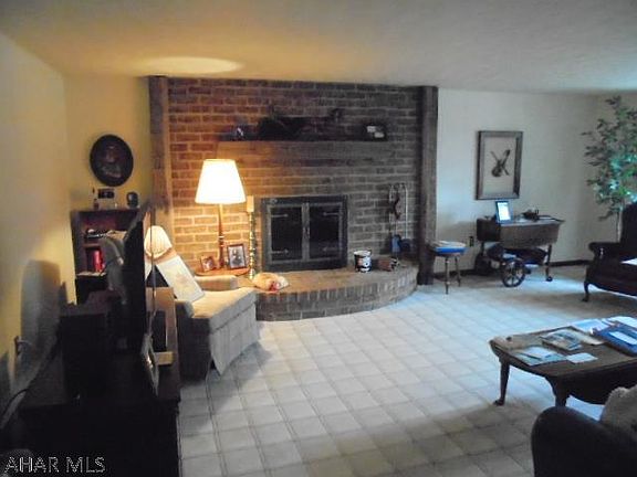 4th image of 303 Crestwood Dr
