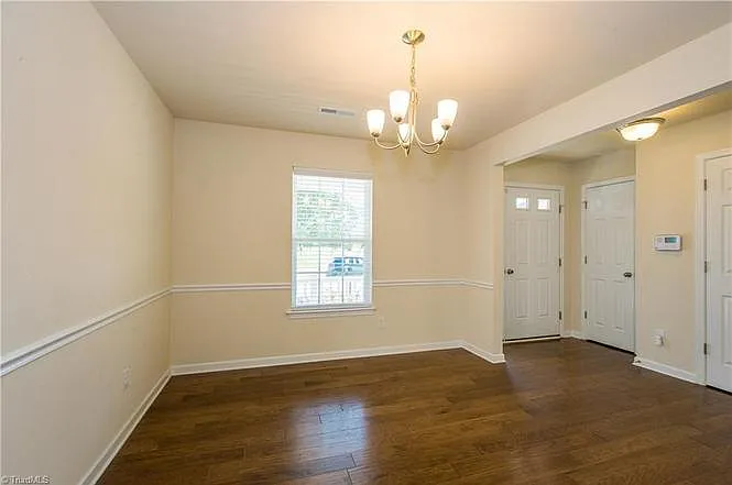 2110 Longburn Dr — Photo 18