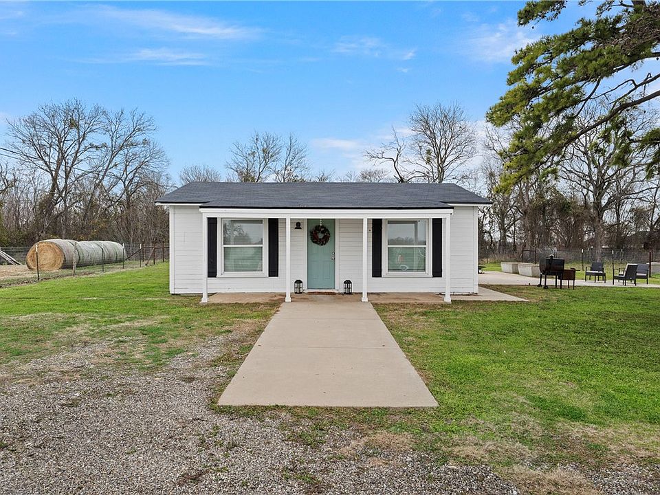1st image of 910B E Stegall Dr