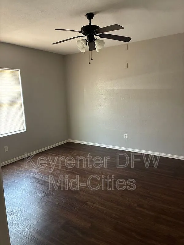 2 bed, 1.0 bath, 1114 sqft, $1,345 — Photo 2