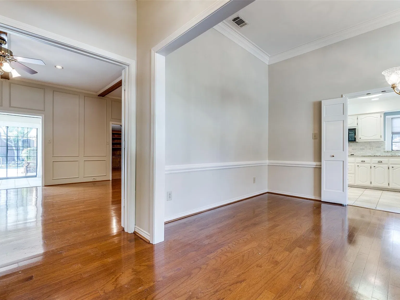 3 bed, 3.5 bath, 2512 sqft, $6,800 — Photo 3