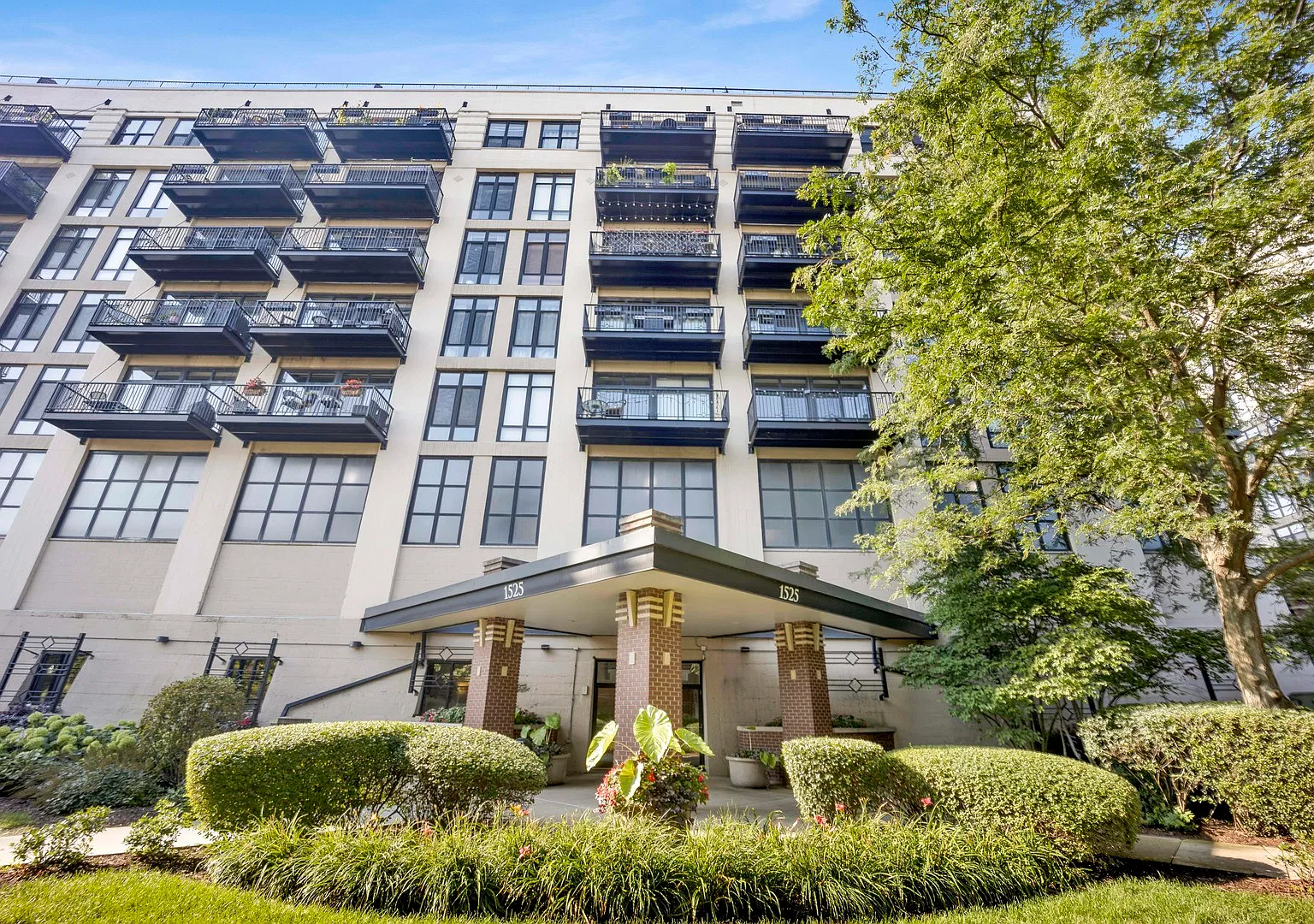1 bed, 988 sqft, $2,400 — Photo 1