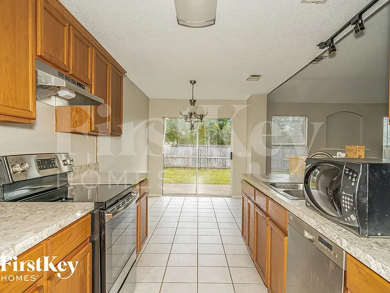 207 Prentice Dr — Photo 6