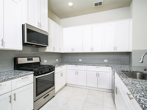 2nd image of 1449 Perrin Ln