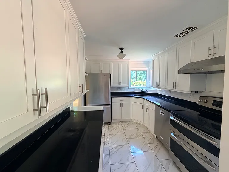 4308 NE 56th St — Photo 9
