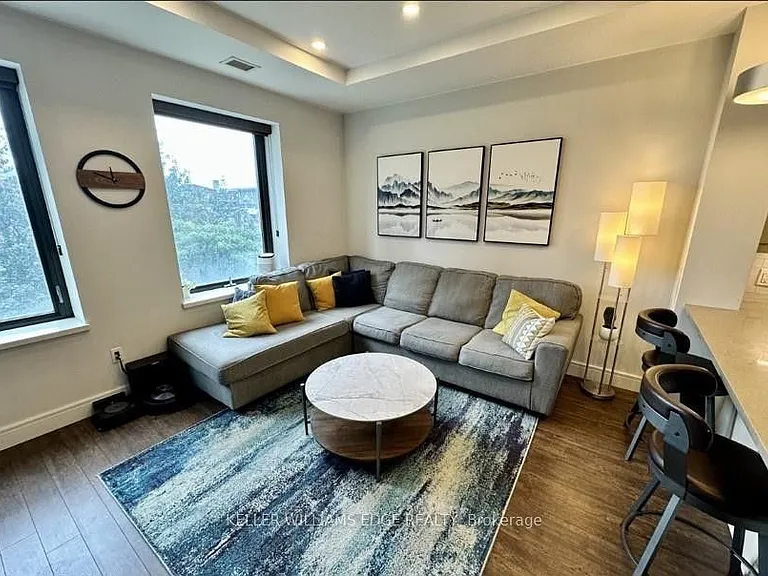 112 King St E #405 — Photo 10