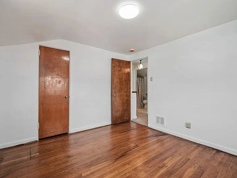 964 Roland Rd — Photo 8
