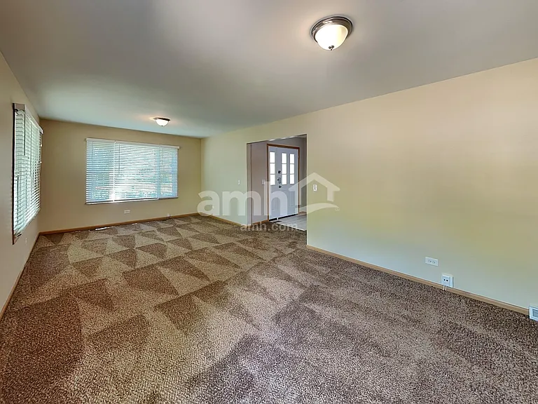 481 Pheasant Chase Dr — Photo 5