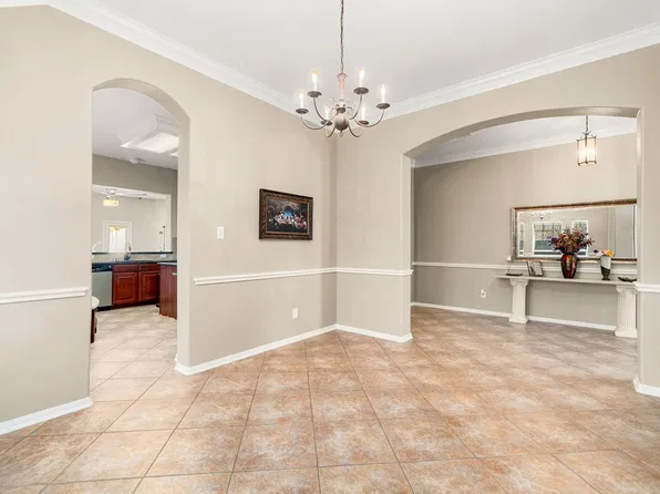 321 Holly Branch Ln, Kemah, TX 77565