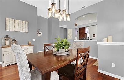 5th image of 2390 Greenbriar Dr Unit E