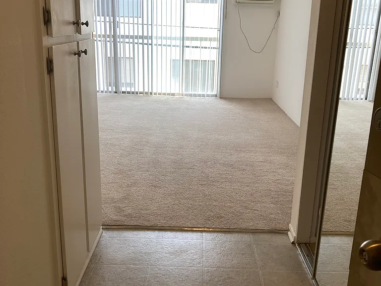 321 S Sherbourne Drive — Photo 23