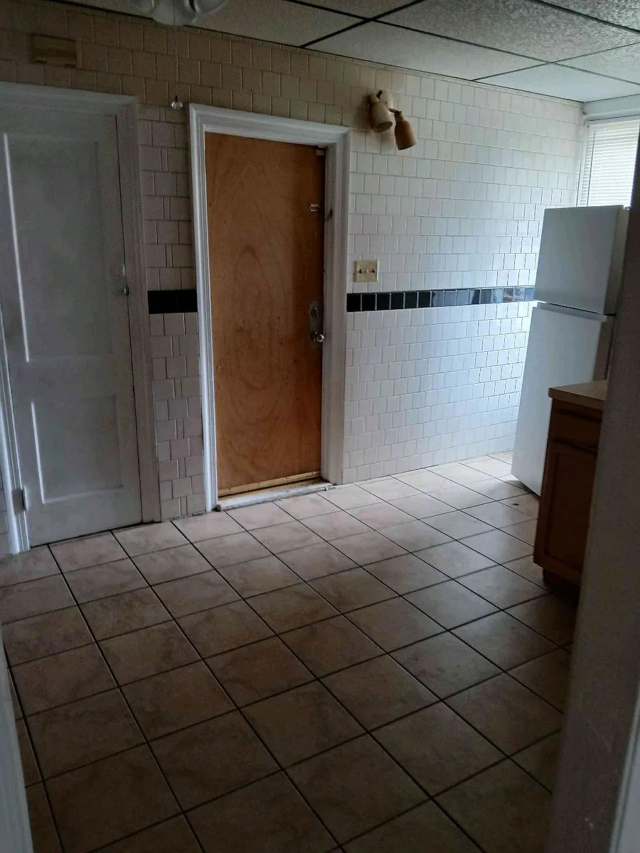 Photo 2 of 7 - 206 W 28th St #2 - Wilmington, DE Building Photo - 206 W 28th St #2