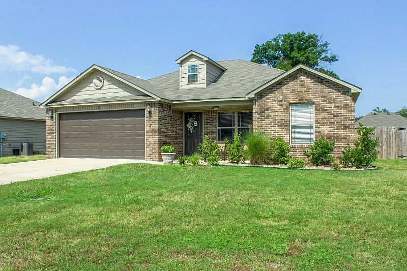 1st image of 8 Waycross Dr