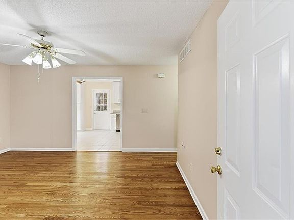 4th image of 103 Amber Ct