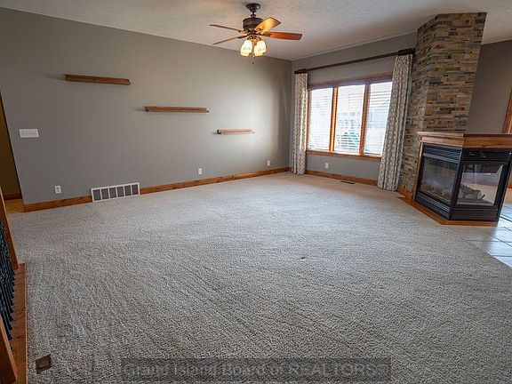 5th image of 3124 Laramie Dr