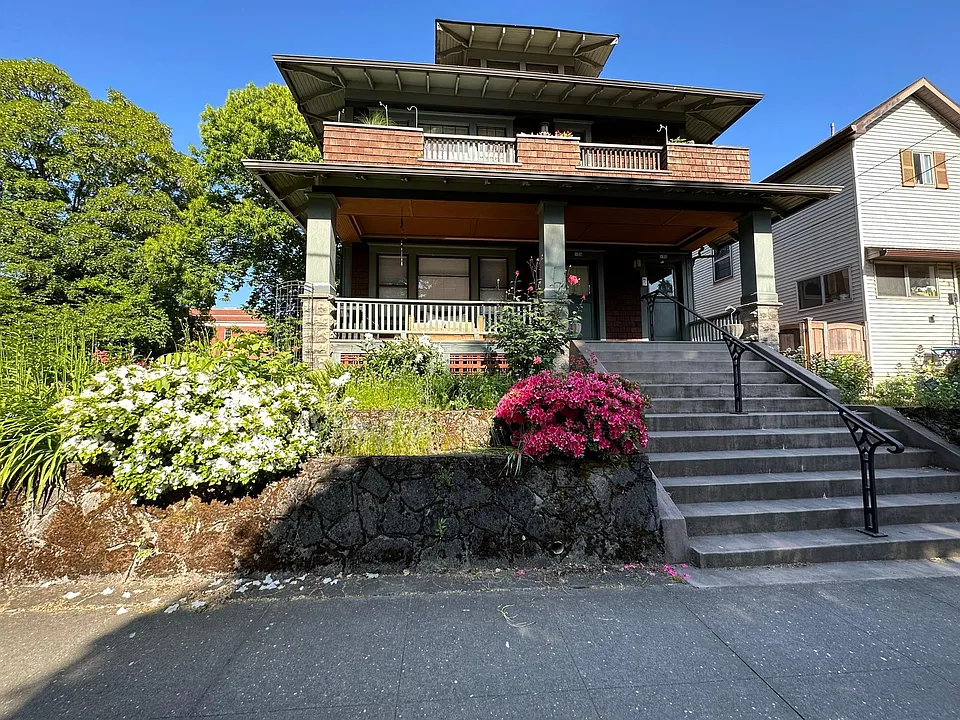 134 NE 24th Ave