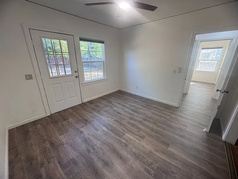 1559 Virginia Ave — Photo 15