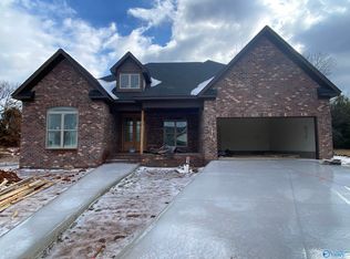 15 Hidden Grove Cir SW, Huntsville, AL 35803