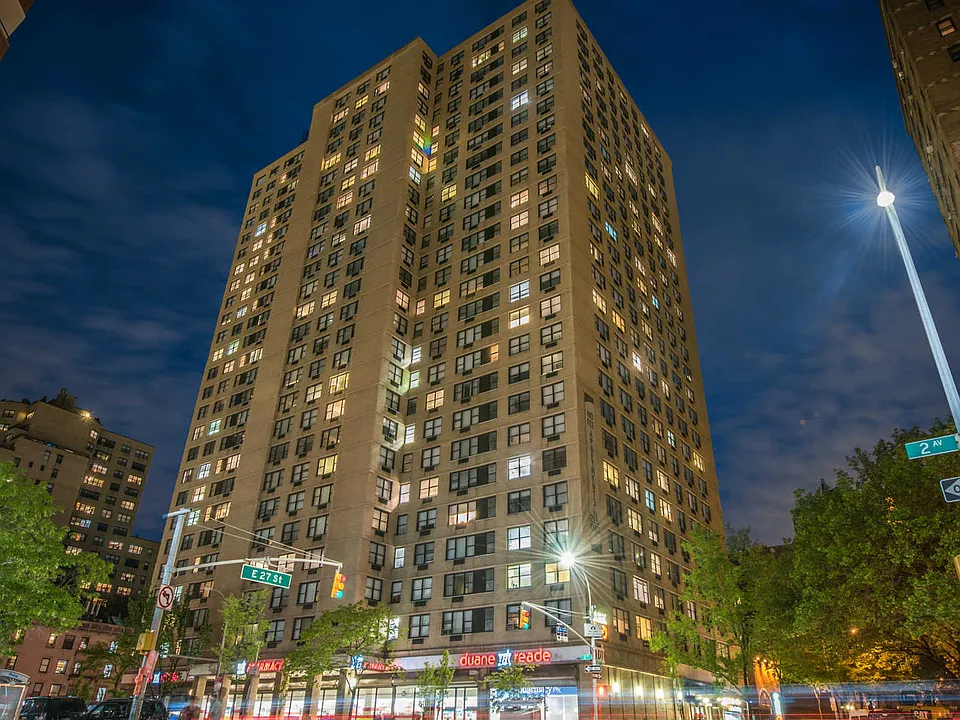 240 E 27th St #12C