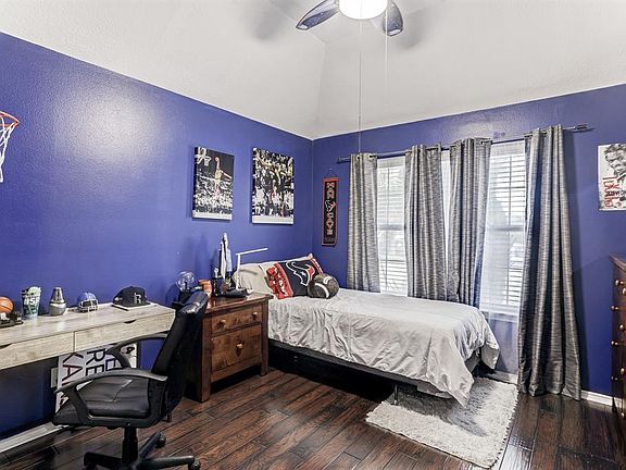 5th image of 107 Green Cedar Dr